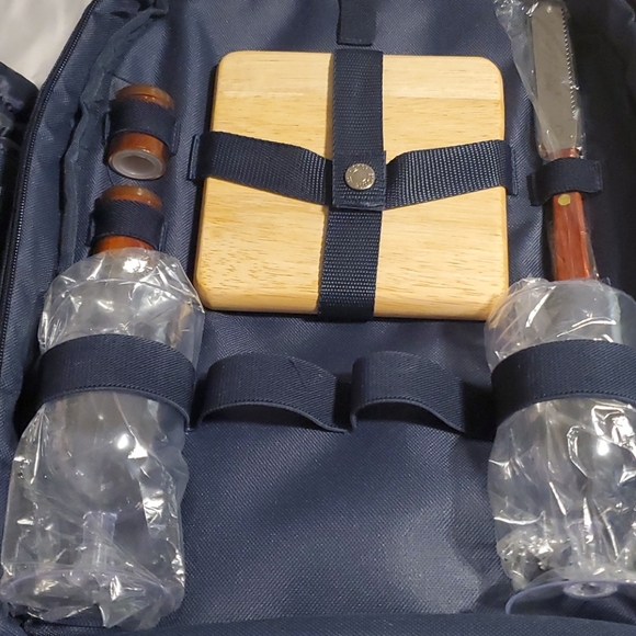 - Picnic Frontgate Top Of Line For A Fab Picnic Or Beach Its Beautiful - Picture 8 of 12